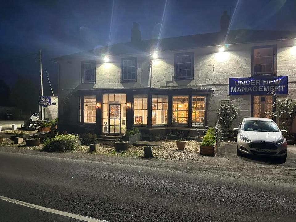 Bed and Breakfast The Penruddocke Arms Dinton  Exterior foto